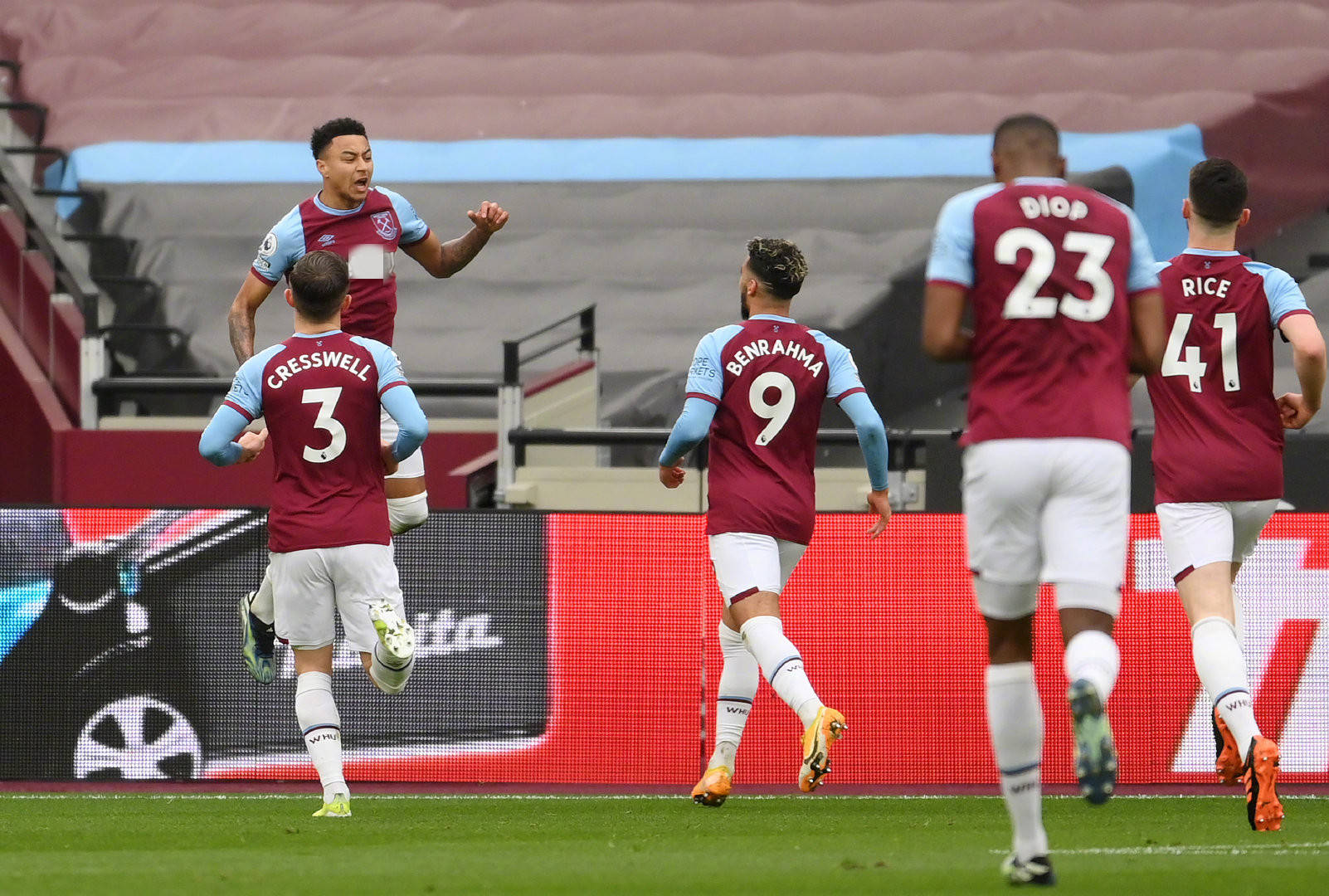 但其表现依 但其表现依